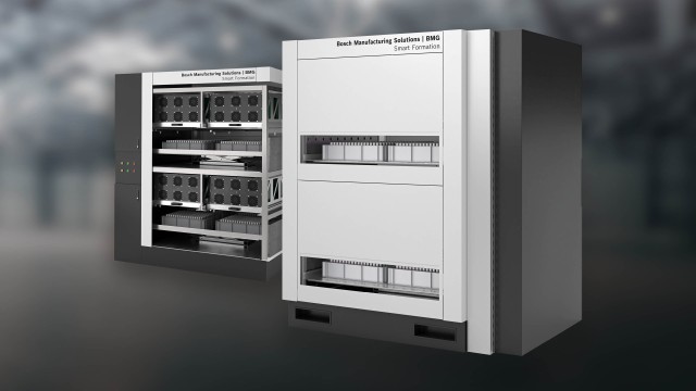 Smart Formation Chamber  für prismatische und zylindrische Batteriezellen, mit optimierter Bodenbelastung, Raumeffizienz und einfacher Wartung durch schnelle Reparaturen in unter 5 Minuten dank austauschbarer Kontaktmodulen.