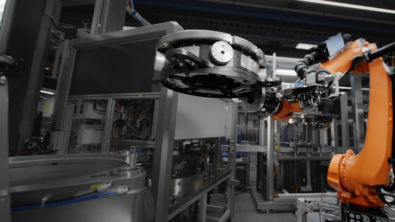 For our worldwide customers, we develop and implement solutions for the production and testing of rotors, stators and e-machines. As a system integrator, we take care of all aspects from material handling and complex manufacturing processes to the finished, tested product. We focus on the highest quality standards and efficient production.