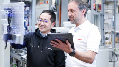 Go digital - Discover our Smart Services and Hardware Solutions for digitizing your production