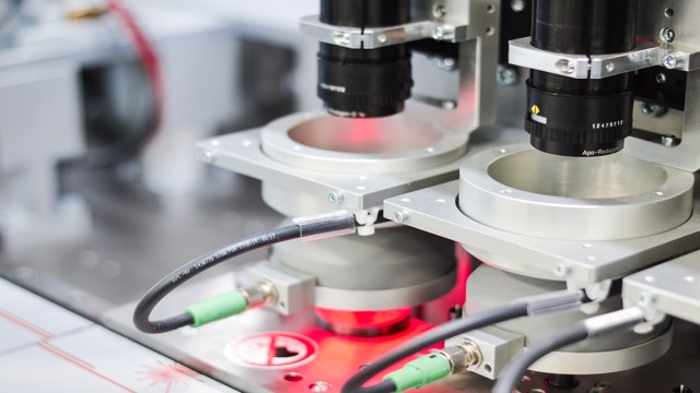 With our innovative imaging solutions, we add optical intelligence to production and, in addition to efficient assembly management and optimum process control, also enable maximum transparency in inspection decisions.