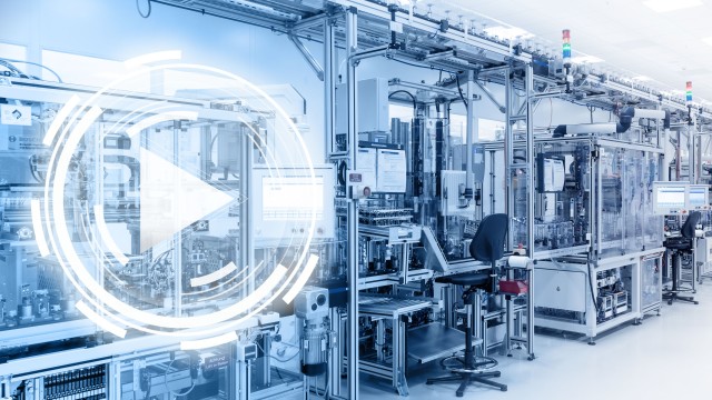 Der Ramp-up Support umfasst die Beratung und den Support bei Inbetriebnahmen sowie in der Hochlaufphase von Anlagen und Linien durch Experten. Hierzu gehört außerdem die Konzeptionierung und Umsetzung von Optimierungsmaßnahmen bis zur Erreichung der geplanten Ausbringung. Die reibungslose Integration von neuem Equipment in vorhandene Produktionsprozesse ist ebenfalls möglich.