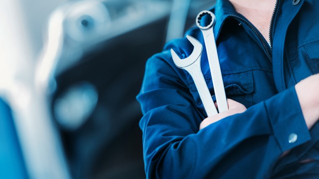 Repair Services include the handling of classic repair tasks as well as professional calibrations. The aim is to ensure the repair of machines, components and equipment from all manufacturers, having worldwide logistics in accordance with Bosch quality standards in place. In addition, the Repair Services experts have the relevant know-how and solution approaches for customs clearance of repaired parts as well as expertise regarding required documentation and the critical process steps.