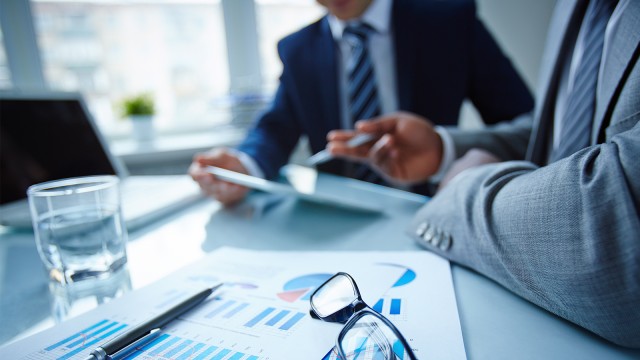 Individual Services Contracts refer to customer-specific agreements on the provision of selected Services in the entire scope of the Services portfolio. The possibilities range from classic maintenance contracts to ensure machine availability and lower operating costs, to lifecycle service contracts, which might include modernization and EOL management. With service level agreements, conditions are defined e.g. with regard to accessibility, reaction and delivery times or framework times for troubleshooting in the case of unplanned machine downtimes. Services concepts and contracts are defined in accordance with the customer and system requirements.